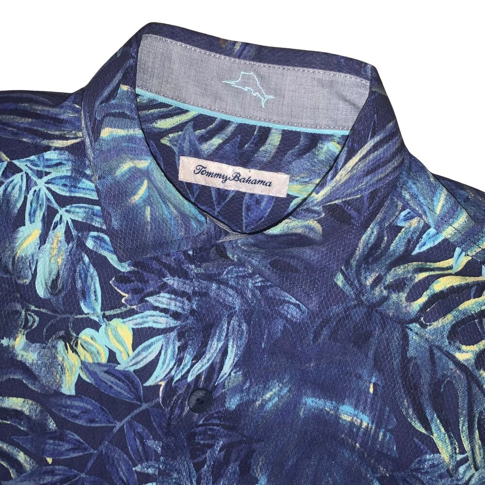Tommy Bahama Shirt Mens Small Blue Short Sleeve Silk Blend Hawaiian Island Zone